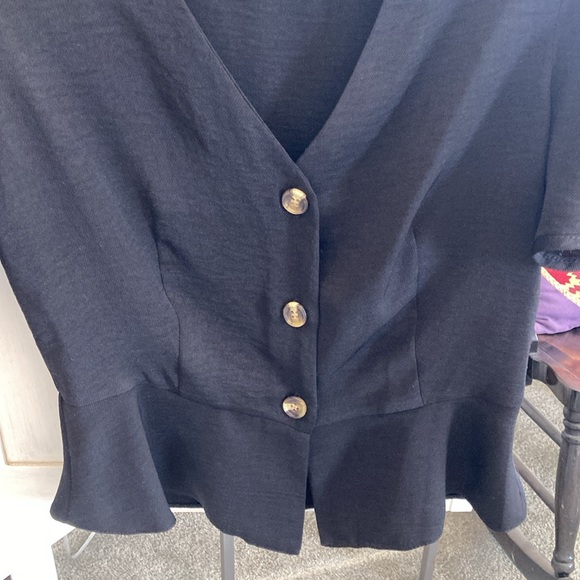Topshop short sleeve top with buttons and peplum cut - Picture 3 of 7